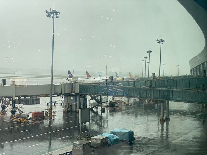 特医科技协调配合郑州机场全力做好滞留旅客安置工作
